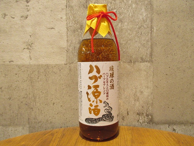 南都 琉球の酒ハブ原酒35度 950ml ビン(泡盛) | イオンの沖縄土産・特産品通販サイト イオン琉球オンラインショップ |